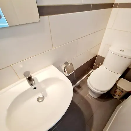 2 Bedroom Townhouse, Close To Harbour, Use Of Onsite Facilities 아파트