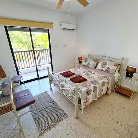 2 Bedroom Townhouse, Close To Harbour, Use Of Onsite Facilities