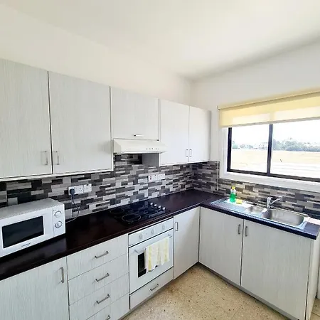 דירה 2 Bedroom Townhouse, Close To Harbour, Use Of Onsite Facilities *