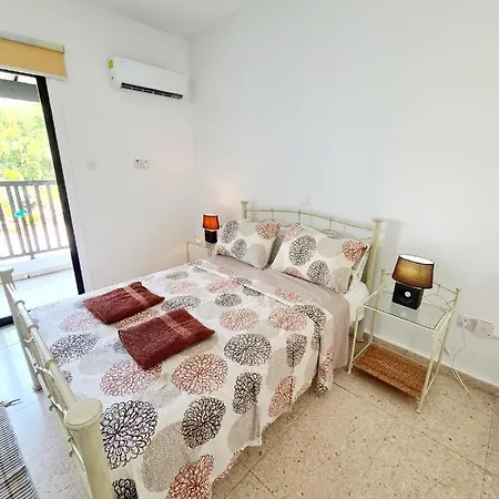 2 Bedroom Townhouse, Close To Harbour, Use Of Onsite Facilities דירה *