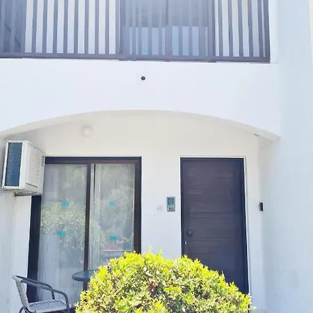 דירה 2 Bedroom Townhouse, Close To Harbour, Use Of Onsite Facilities *