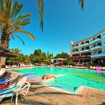 דירה 2 Bedroom Townhouse, Close To Harbour, Use Of Onsite Facilities פאפוס