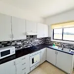Lägenhet 2 Bedroom Townhouse, Close To Harbour, Use Of Onsite Facilities *
