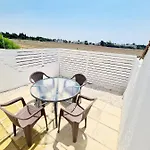 Lägenhet 2 Bedroom Townhouse, Close To Harbour, Use Of Onsite Facilities *