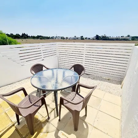 2 Bedroom Townhouse, Close To Harbour, Use Of Onsite Facilities