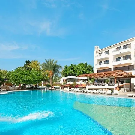 Apartment 2 Bedroom Townhouse, Close To Harbour, Use Of Onsite Facilities