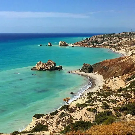 2 Bedroom Townhouse, Close To Harbour, Use Of Onsite Facilities *