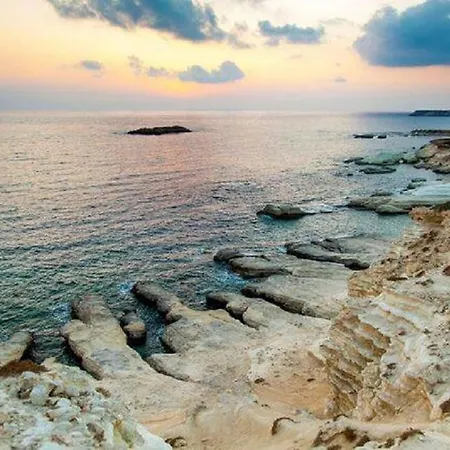 Apartment 2 Bedroom Townhouse, Close To Harbour, Use Of Onsite Facilities Paphos