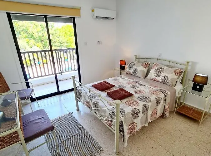 2 Bedroom Townhouse, Close To Harbour, Use Of Onsite Facilities