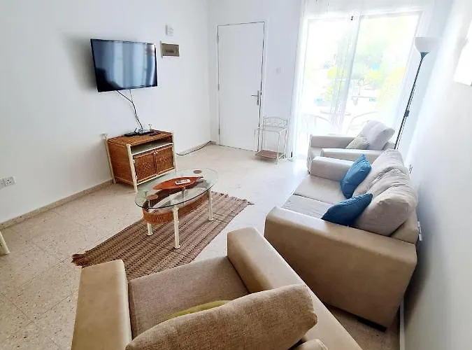 2 Bedroom Townhouse, Close To Harbour, Use Of Onsite Facilities * Paphos