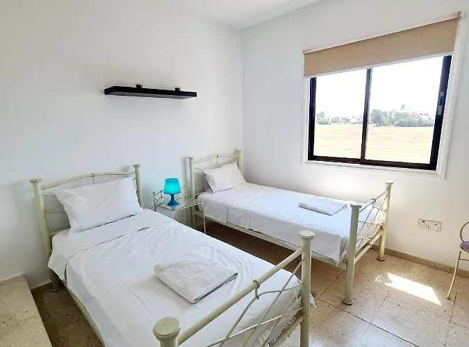 Lejlighed 2 Bedroom Townhouse, Close To Harbour, Use Of Onsite Facilities Paphos