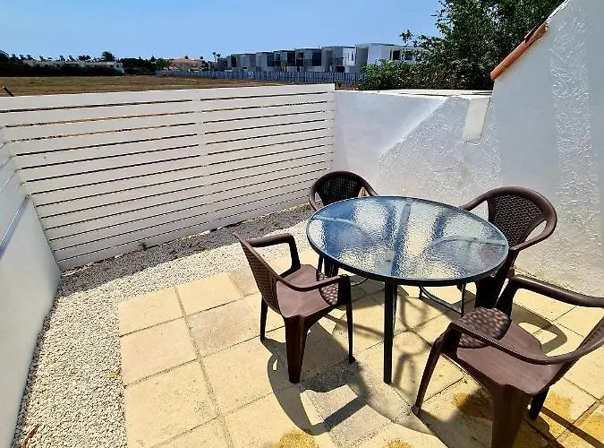 2 Bedroom Townhouse, Close To Harbour, Use Of Onsite Facilities Paphos