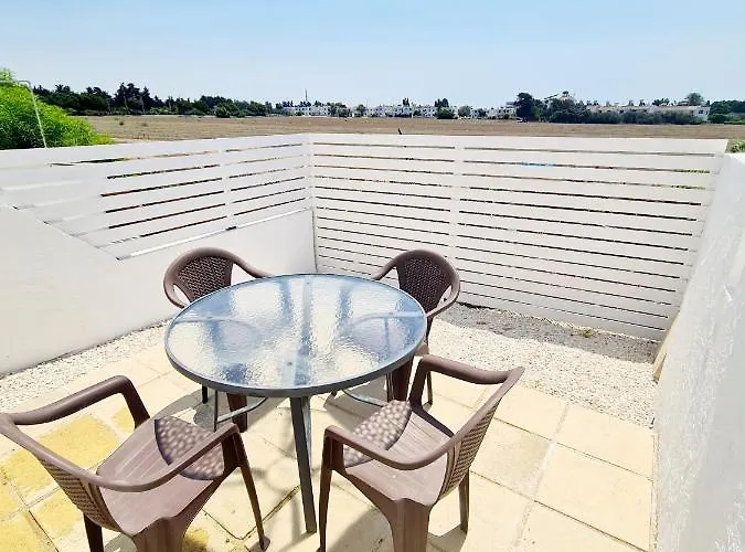 2 Bedroom Townhouse, Close To Harbour, Use Of Onsite Facilities